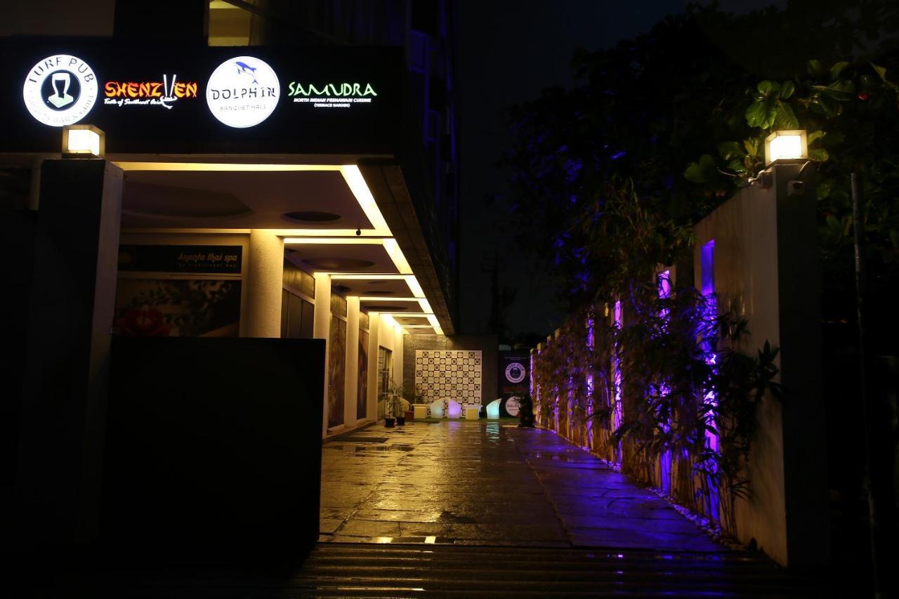 The Bentley Seaside Boutique Hotel Chennai Exteriör bild
